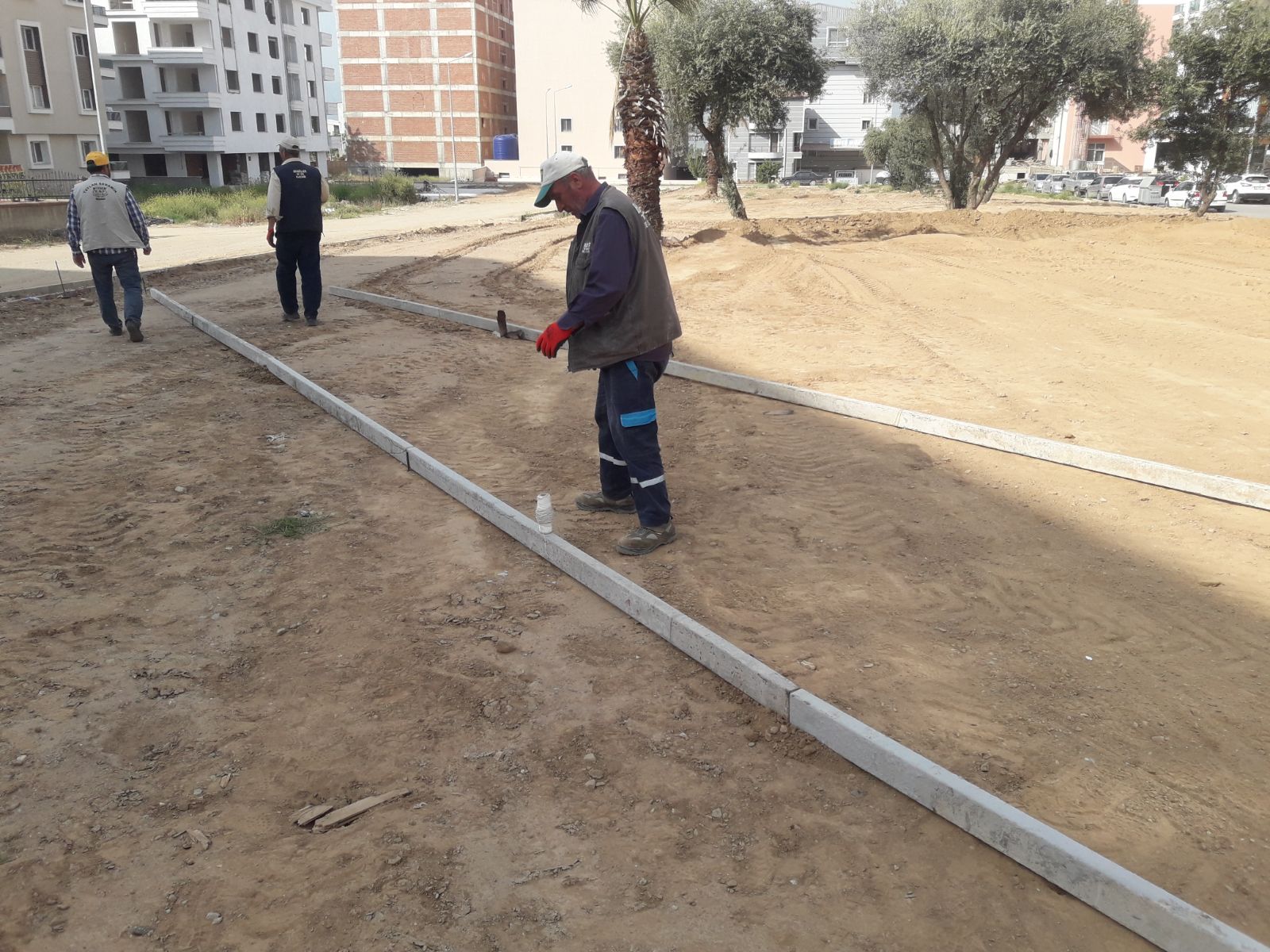 Fen İşleri İstasyon ve Piyadeler Mahallesinde Çalışmalara Devam Ediyor