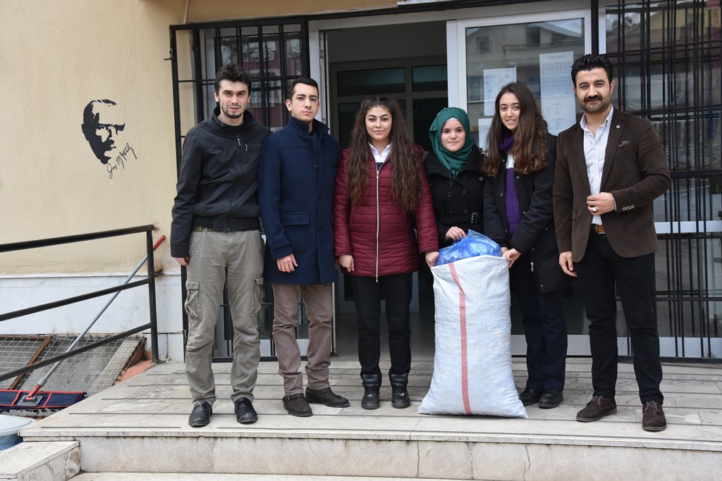Öğrencilerden Bir Kapak Bir Can Kampanyasına Destek