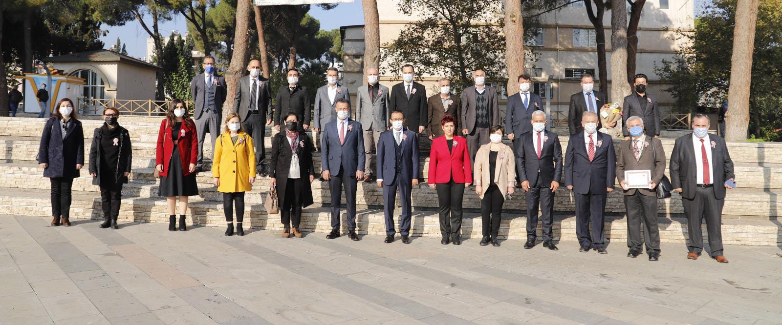 24 Kasım Öğretmenler Günü sebebiyle Cumhuriyet ve Demokrasi Meydanında düzenlenen resmi programa katılarak öğretmenlerimize hediyelerini takdim ettik