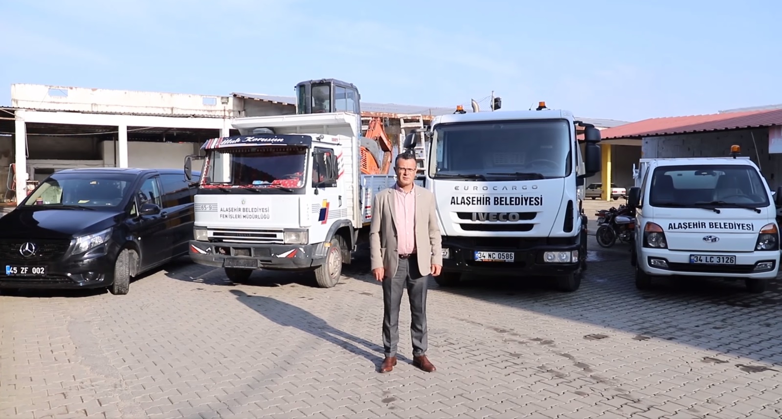 4 adet hibe hizmet aracımız sizlerin hizmetinde... Alaşehirimize Hayırlı Uğurlu Olsun.