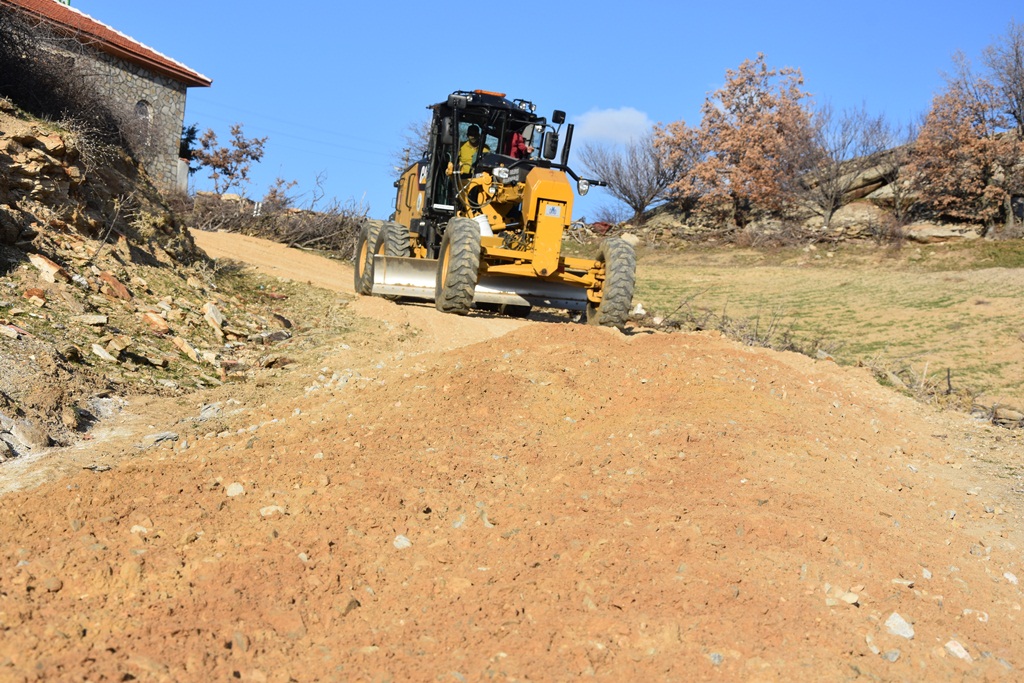 735 Metrede Elverişsiz Arazi Şartlarına Aldırman Hizmete Son Sürat Devam