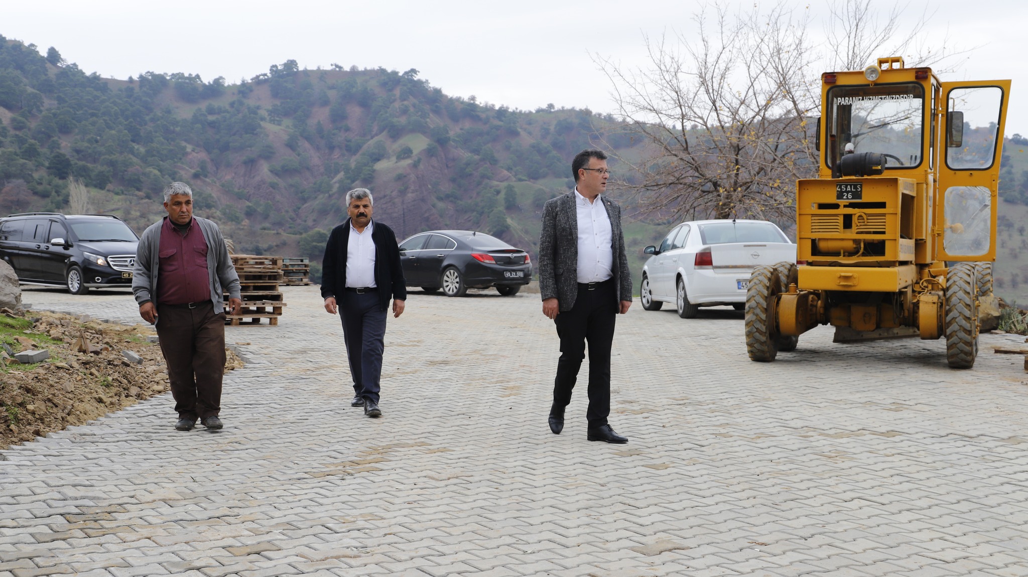 Adım Adım Alaşehir !  Göbekli Mahallemizde 3500 m2lik kilit parke döşeme hayırlı olsun