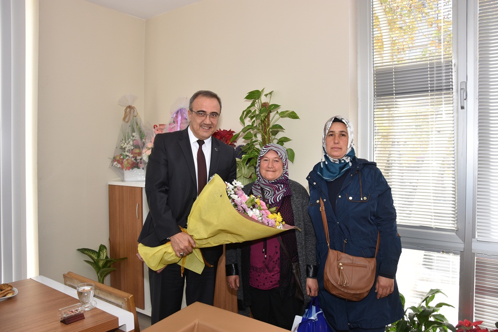 Alaşehir Belediye Başkanı Dr.Gökhan Karaçoban Halk Gününde Vatandaşların Derdini Dinlemeye Devam Ediyor