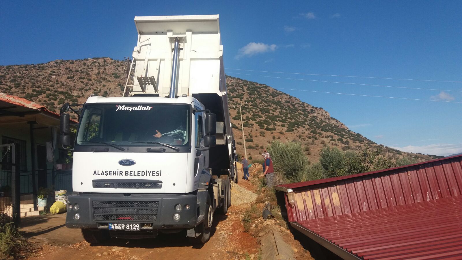 Alaşehir Belediyesi Dur Durak Bilmeden Çalışmalara Devam Ediyor