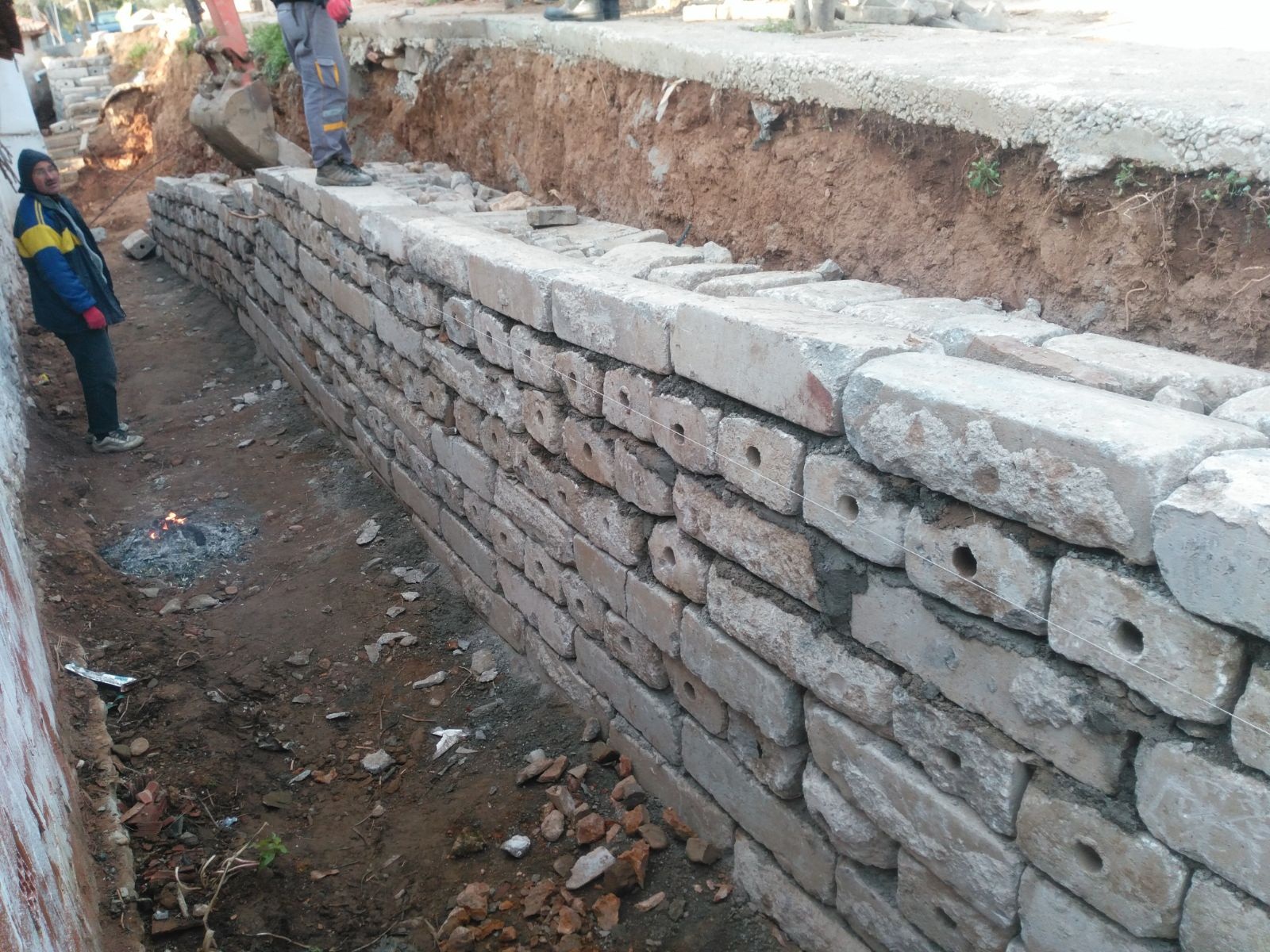 Alaşehir Belediyesi İstinat Duvar Ördü
