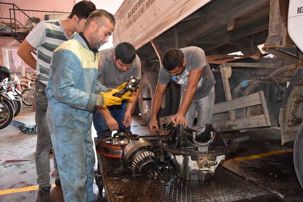 Alaşehir Belediyesi Kendi İşini Kendi Görüyor