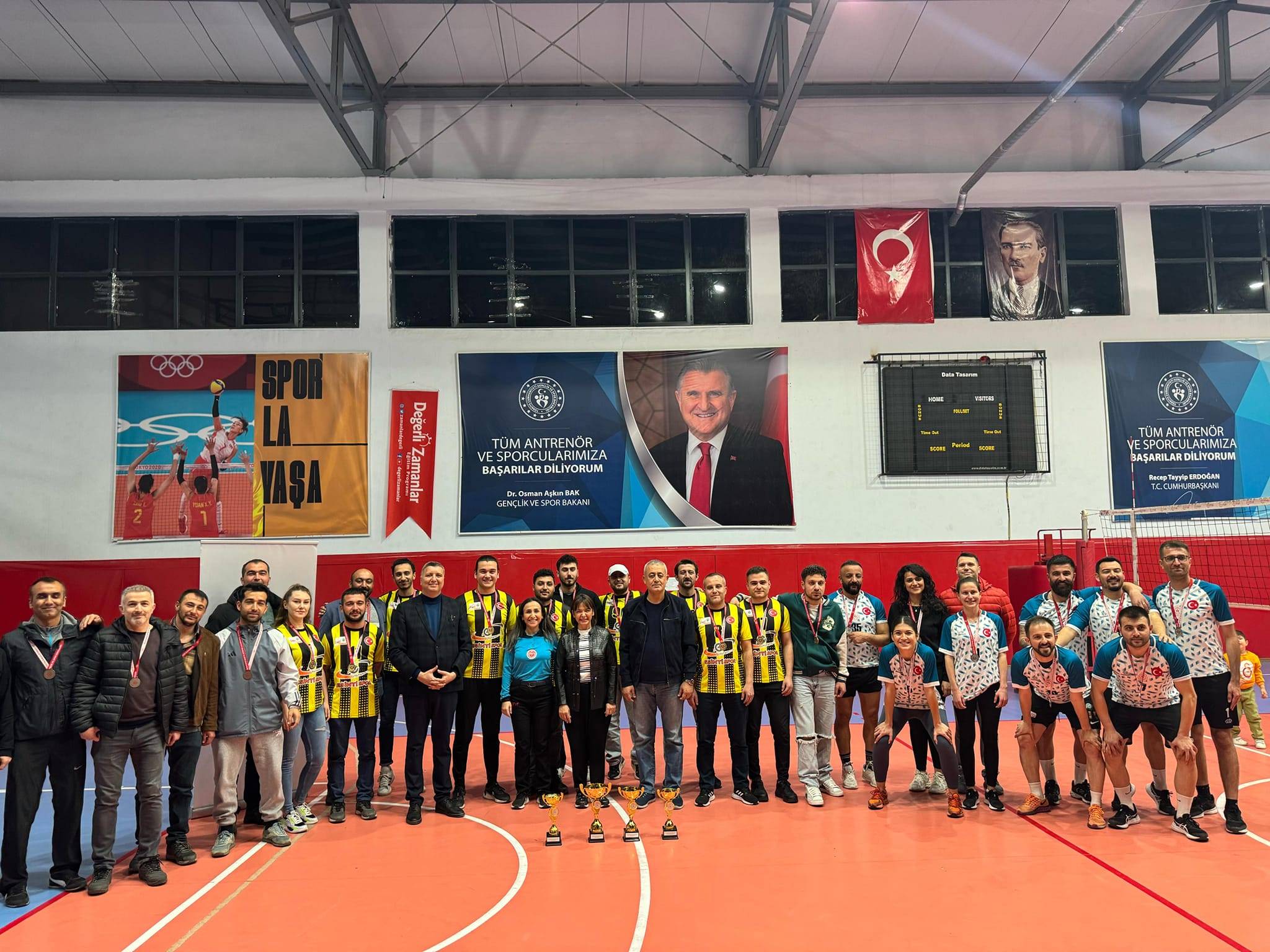 Alaşehir Belediyesi Sosyal Tesisler Voleybol Takımımız Şampiyon Oldu 