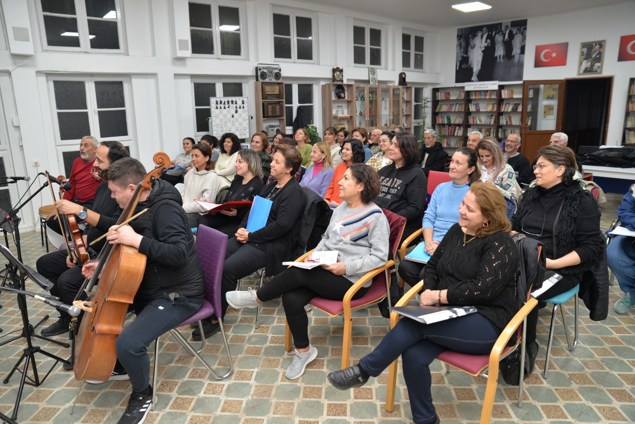 Alaşehir Belediyesi Türk Sanat Müziği  Korosu  çalışmalarını sürdürüyor