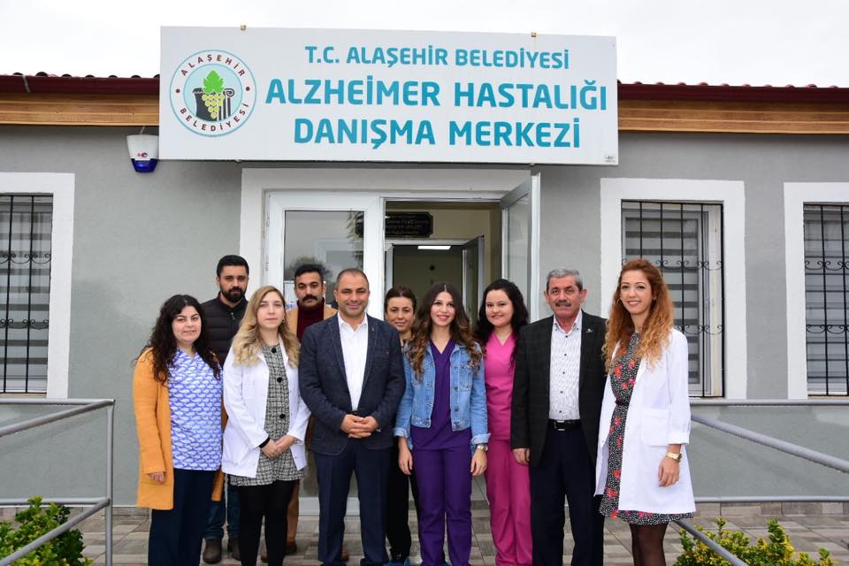 ALAŞEHİR BELEDİYESİ ÜCRETSİZ ALZHEİMER HASTALIĞI DANIŞMA MERKEZİ HİZMET VERMEYE DEVAM EDİYOR