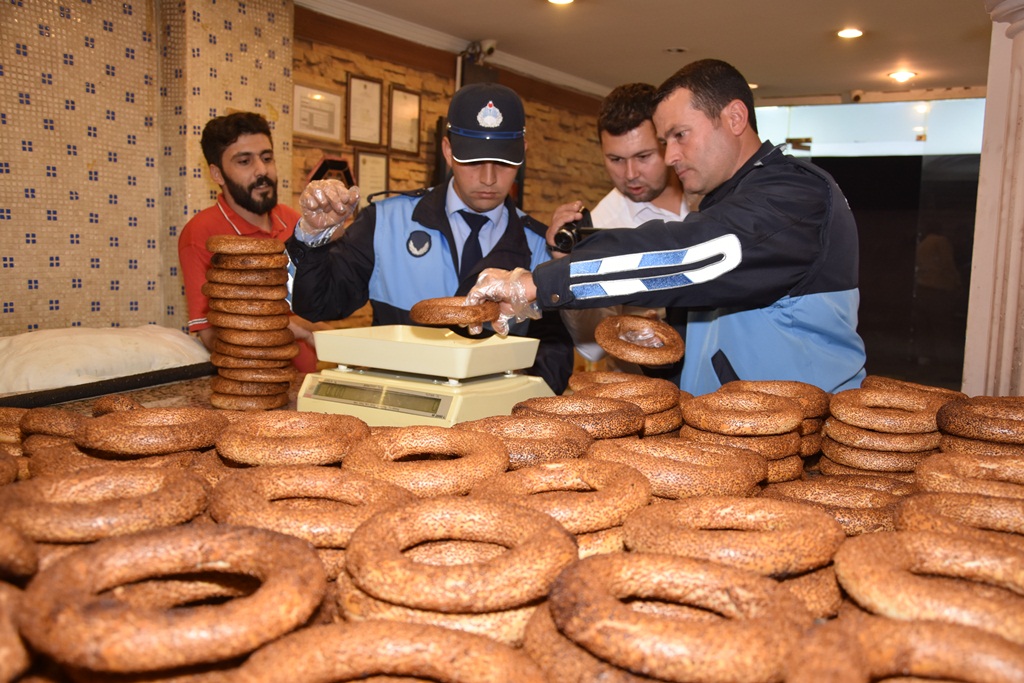 Alaşehir Belediyesi Zabıta Ekipleri,  Unlu Mamul Üretimi Yapan Fırınları Denetledi. 
