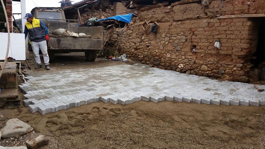 Alaşehir Belediyesinden Altı Mahallede Aynı Anda Hizmet