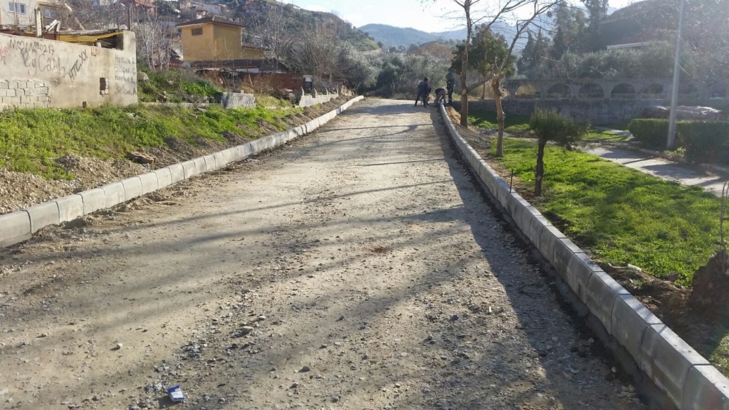 Alaşehir Belediyesinden Bordür Çalişması Devam Ediyor