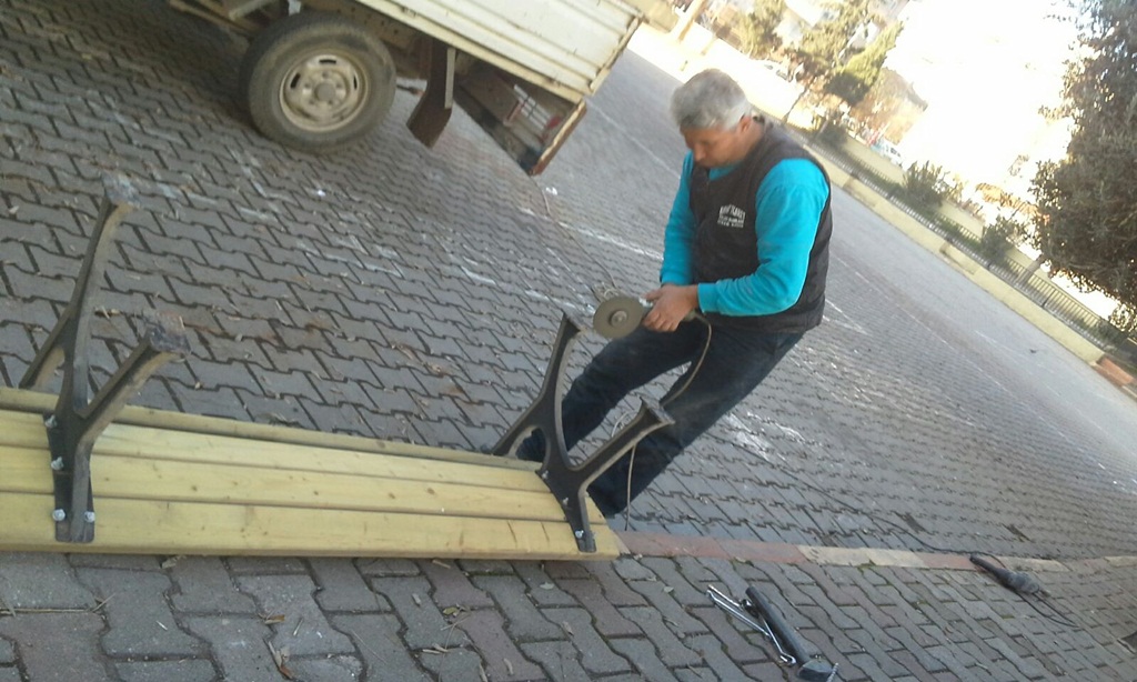 Alaşehir Belediyesinden Okullara Hizmet