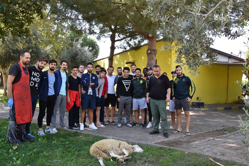 ALAŞEHİR BELEDİYESPOR ÇALIŞMALARINA KURBAN KESEREK BAŞLADI...