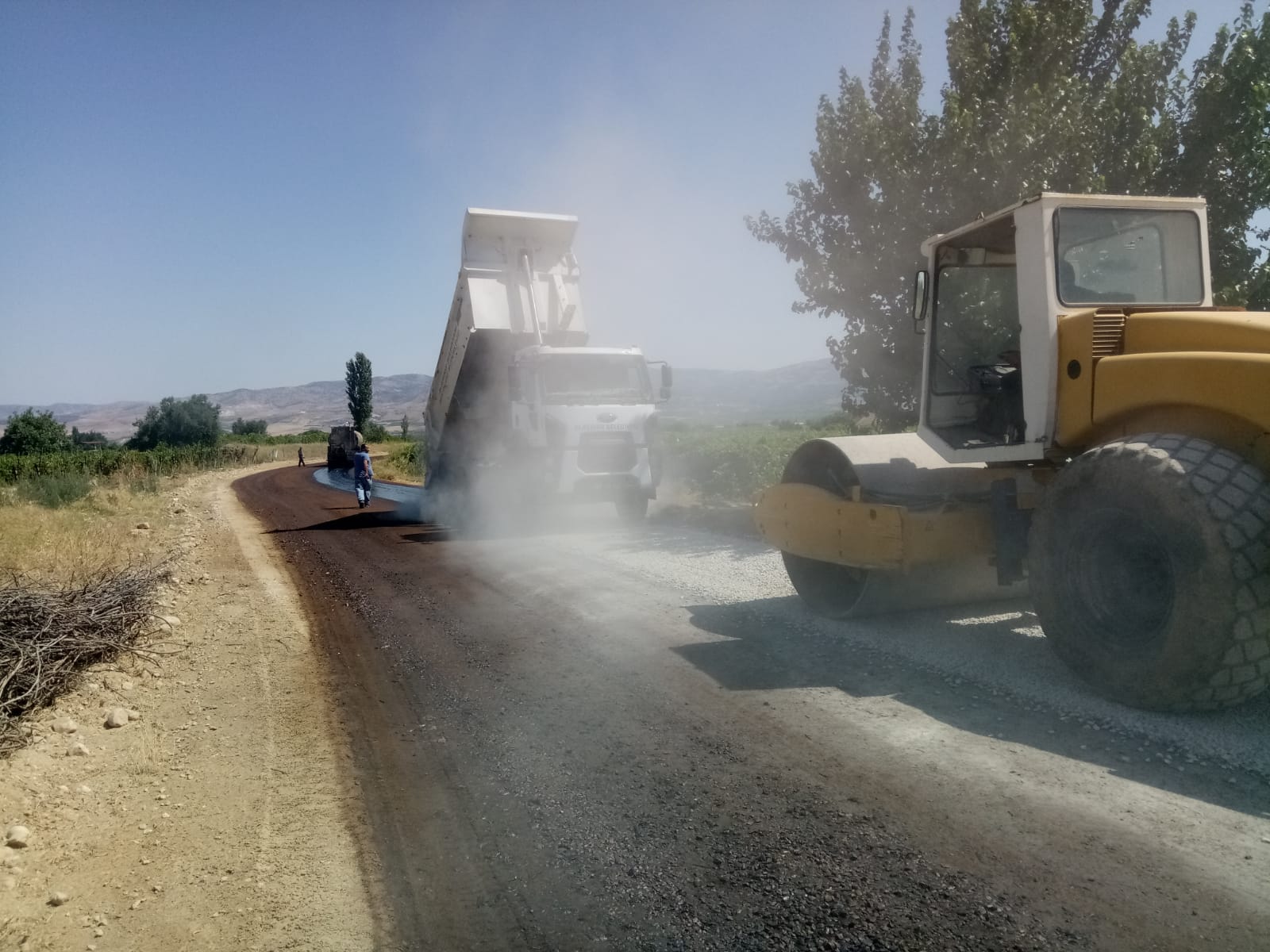 ALAŞEHİR'DE ASFALT ÇALIŞMALARI SON HIZLA DEVAM EDİYOR