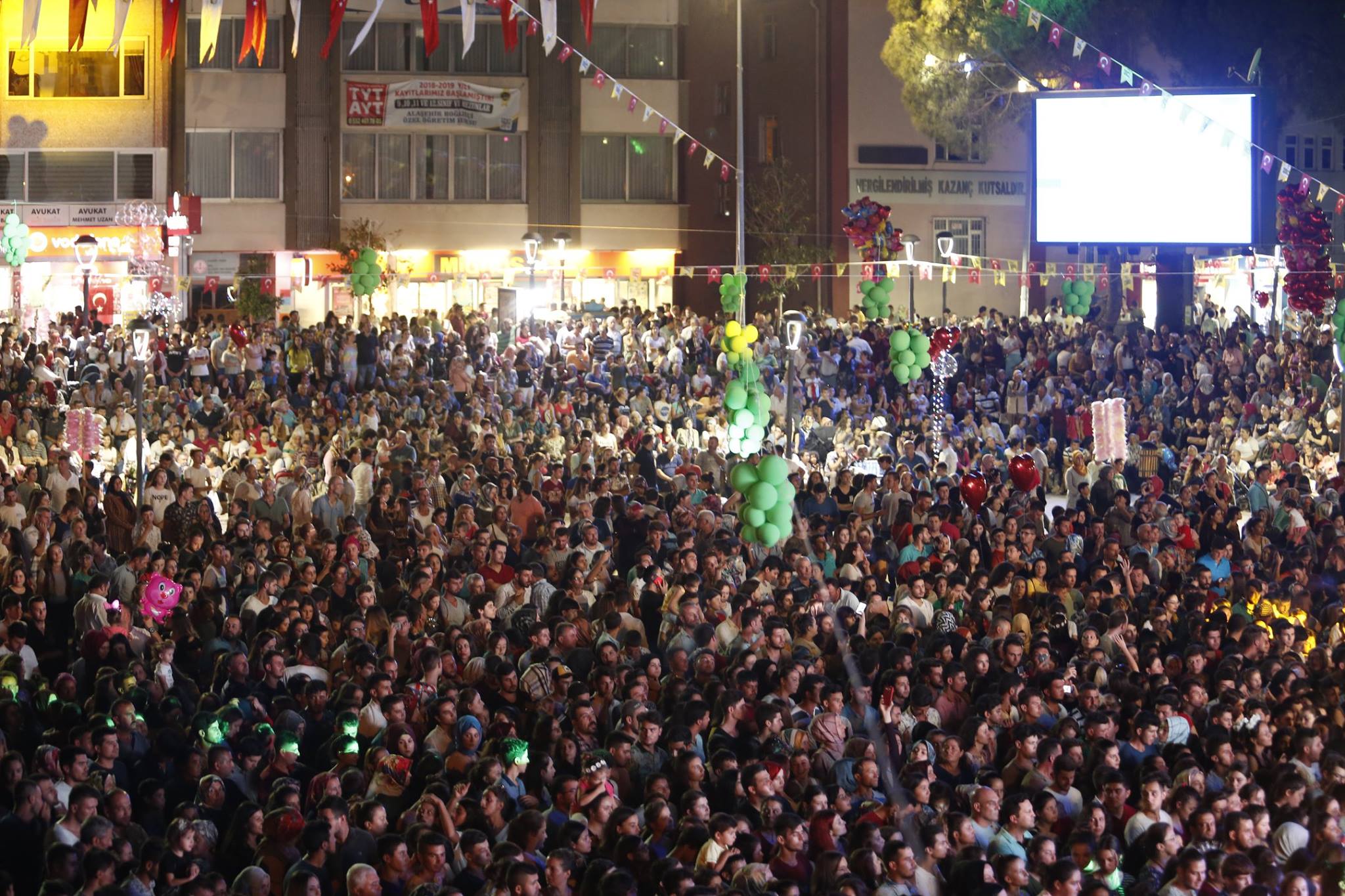 Alaşehir'de Demet Akalın Rüzgarı