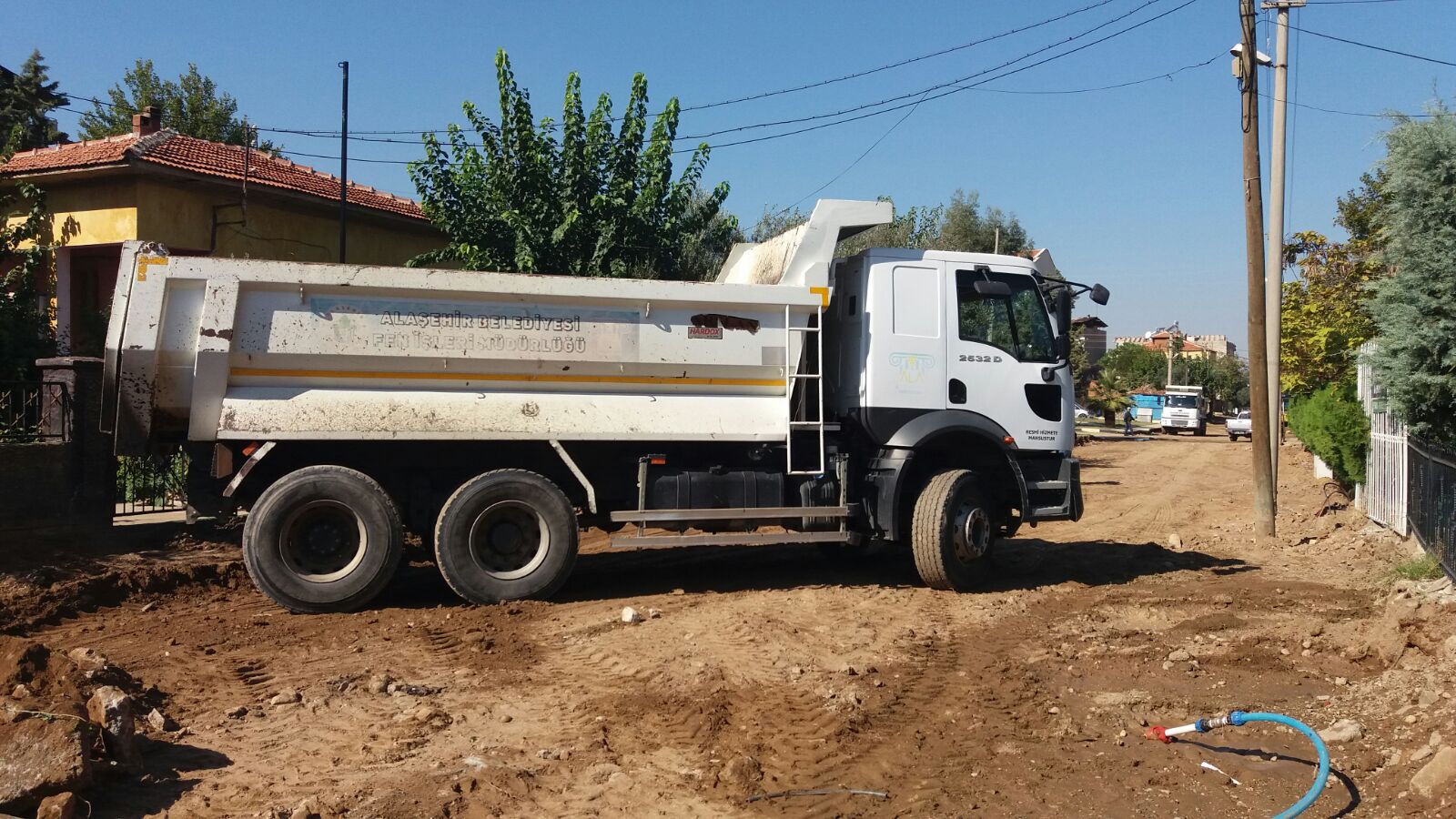 Alaşehir'de Fen İşleri Arı Gibi Çalışıyor