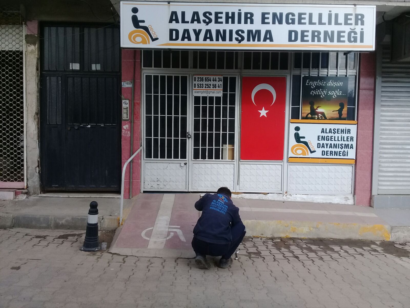 Alaşehir'de Fen İşleri Her Yerde Çalışıyor