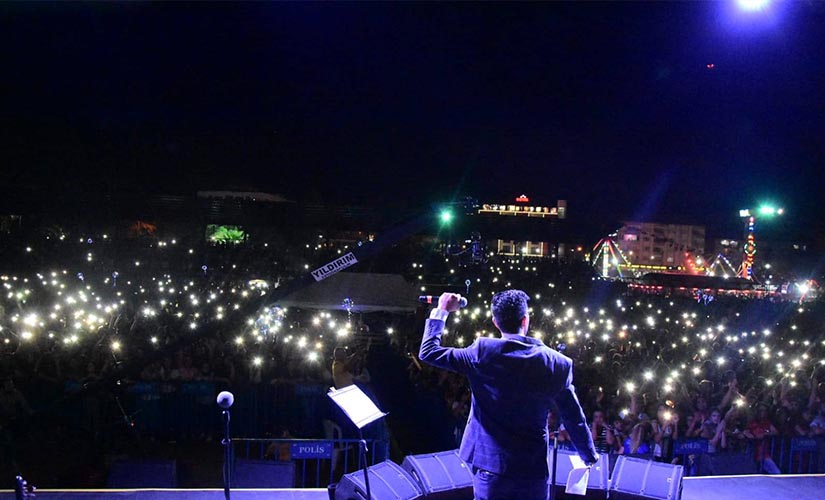Alaşehir'de Koray Avcı Rüzgarı