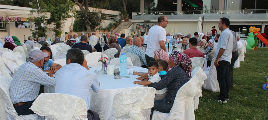 Alaşehir'de Şehit ve Gazi Ailelerine Yemek