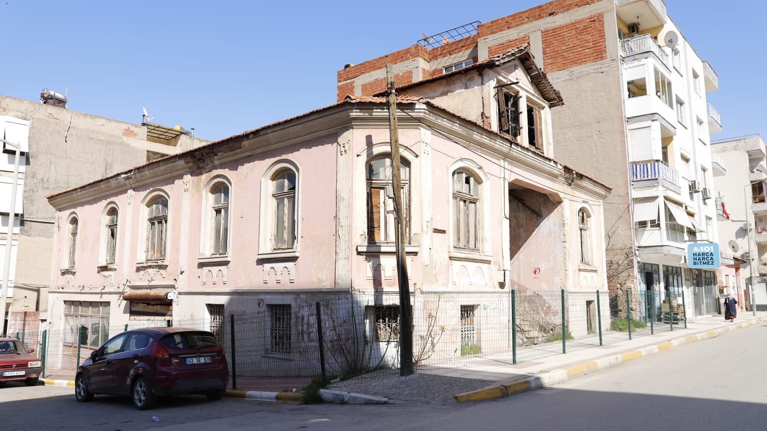 Alaşehir Kongresi Evi yapmak üzere Alakent Evinde restorasyon çalışmalarına başladık