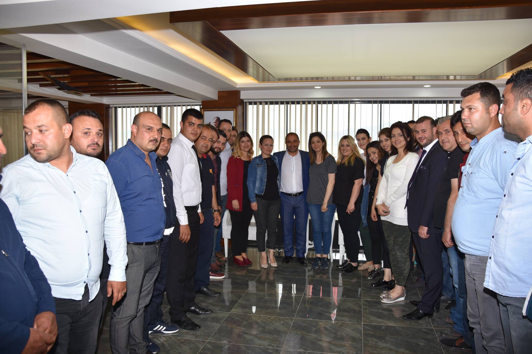 Alaşehir’li Gençler Yeni Başkan Ali Uçak’a Sahip Çıktı.