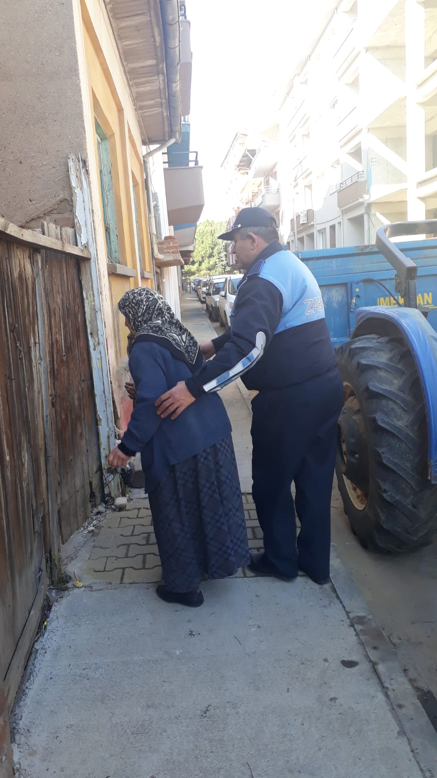 ALAŞEHİR ZABITASI İYİ VE KÖTÜ GÜNDE VATANDAŞLARIN YANINDA