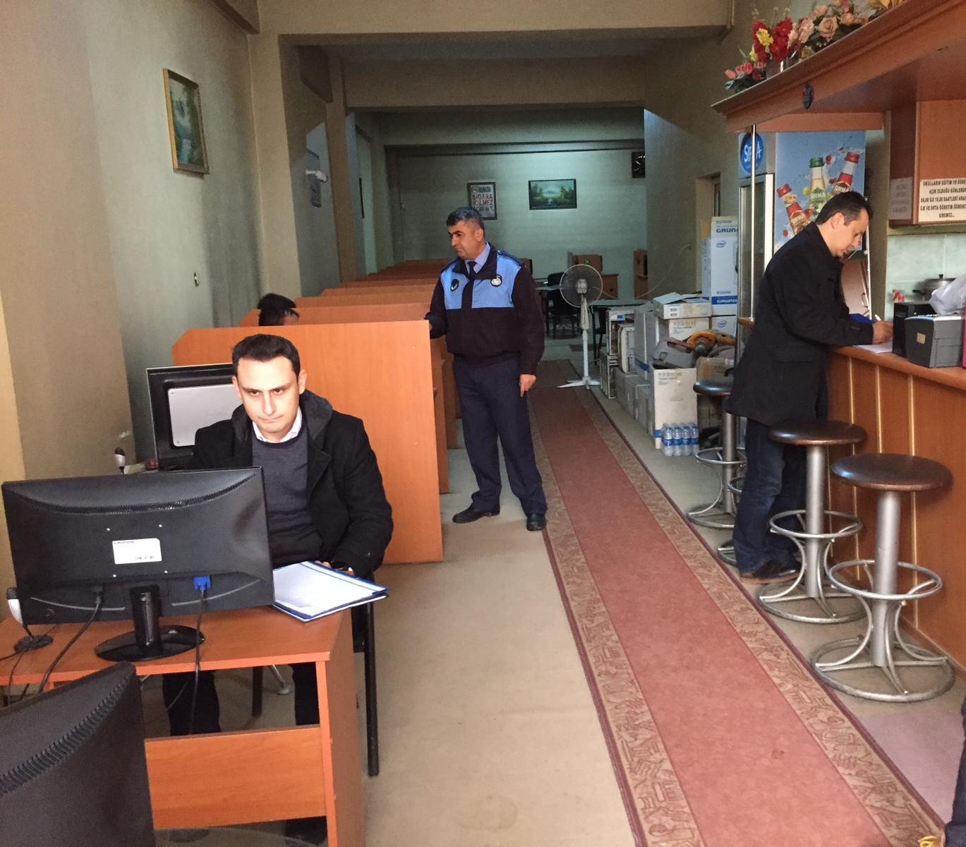 ALAŞEHİR ZABITASINDAN İNTERNET KAFELERDE DENETİM