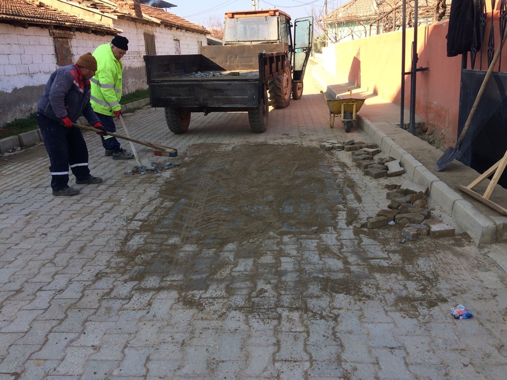 Baklacı Mahallemizde Kilit Parke Tamiratı Devam Ediyor