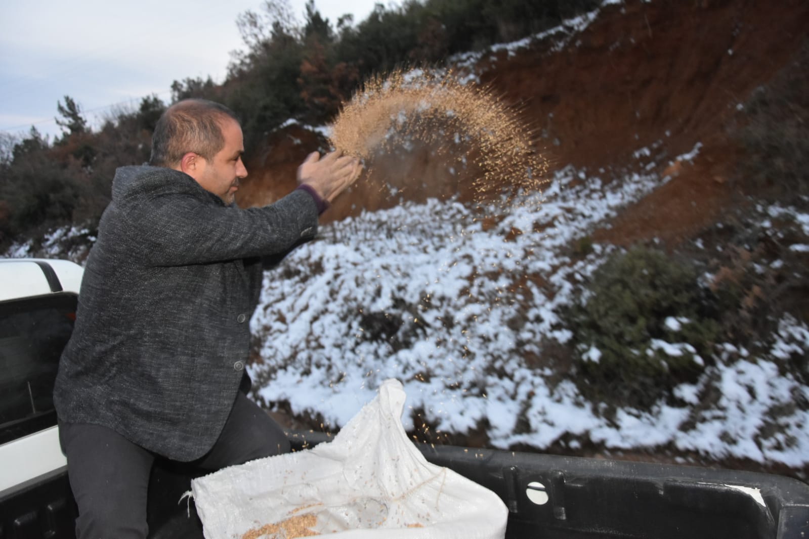 BAŞKAN ALİ UÇAK’IN HAYVAN SEVGİSİ BİR BAŞKA