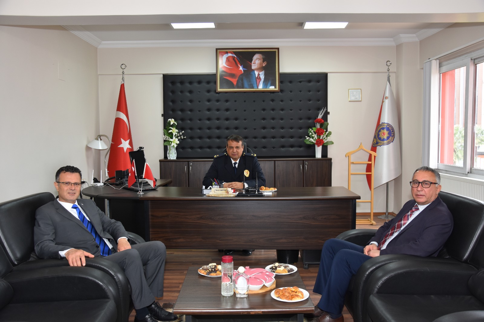 BAŞKAN ÖKÜZCÜOĞLU’NDAN EMNİYET TEŞKİLATINA ANLAMLI ZİYARET 