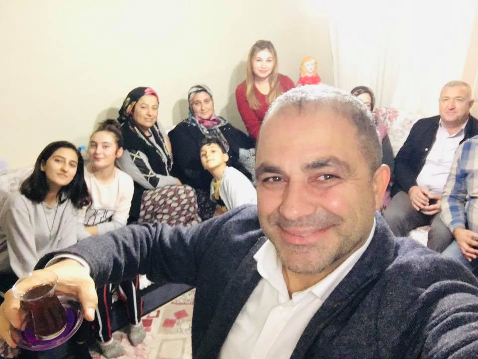 BAŞKAN UÇAK SOSYAL MEDYADAN ÇAY DAVETİNİ GERİ ÇEVİRMEDİ