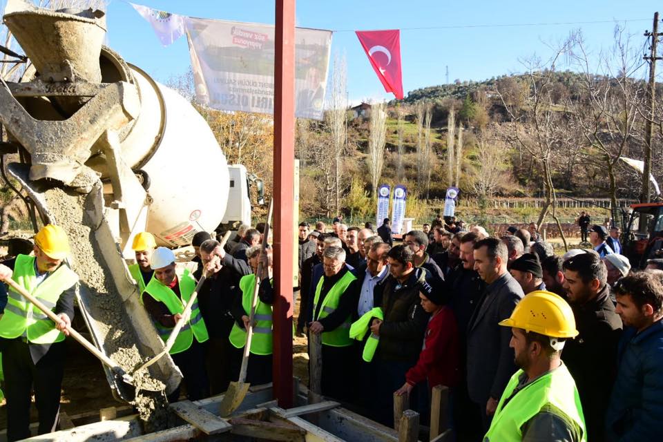 BAŞKAN UÇAK ULUDERBENT ÇOK AMAÇLI DÜĞÜN SALONU’NUN TEMELİNİ ATTI