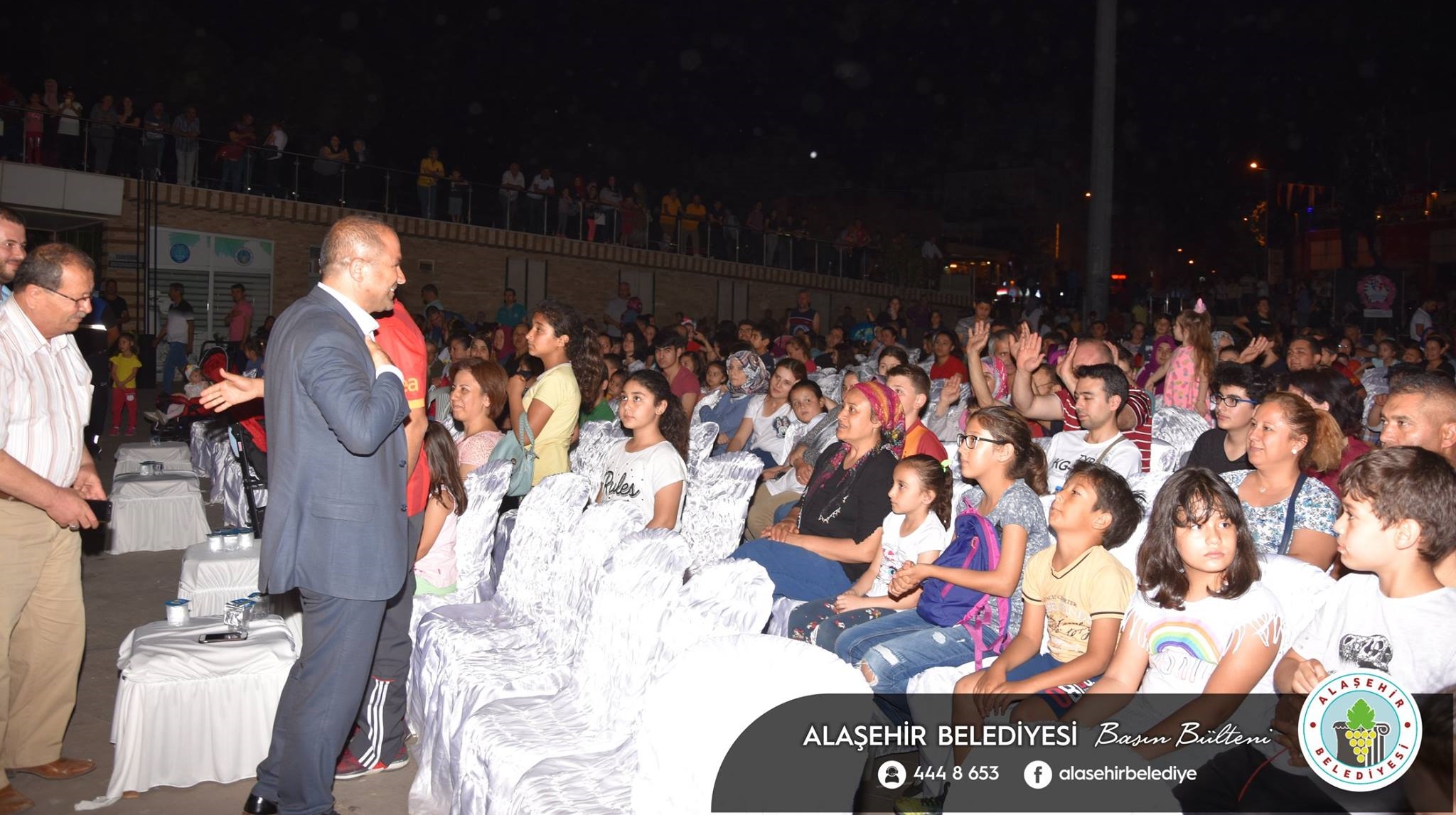 Başkan Uçak Vatandaşları İle Cumhuriyet ve Demokrasi Meydanında Buluştu