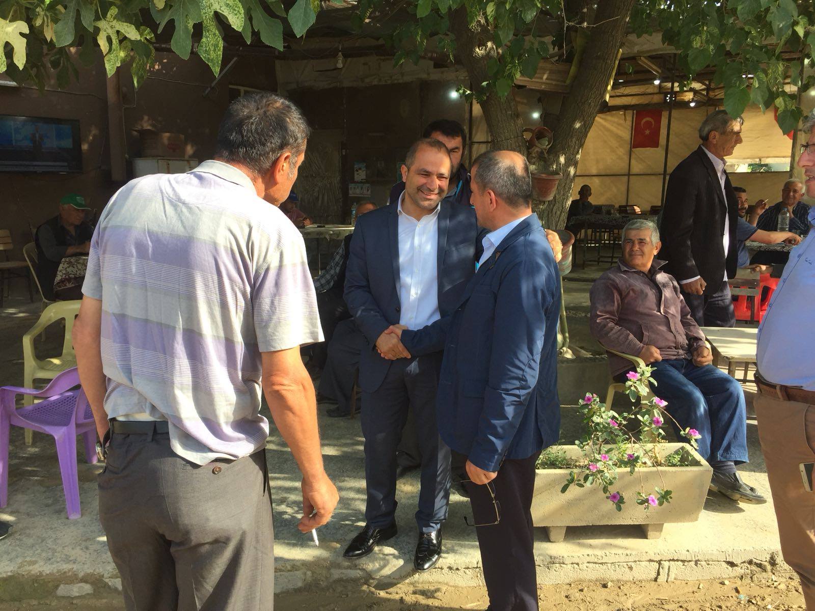 Başkan Uçak, Yeşilyurt mahallesinde ki yol çalışmalarını yerinde inceledi