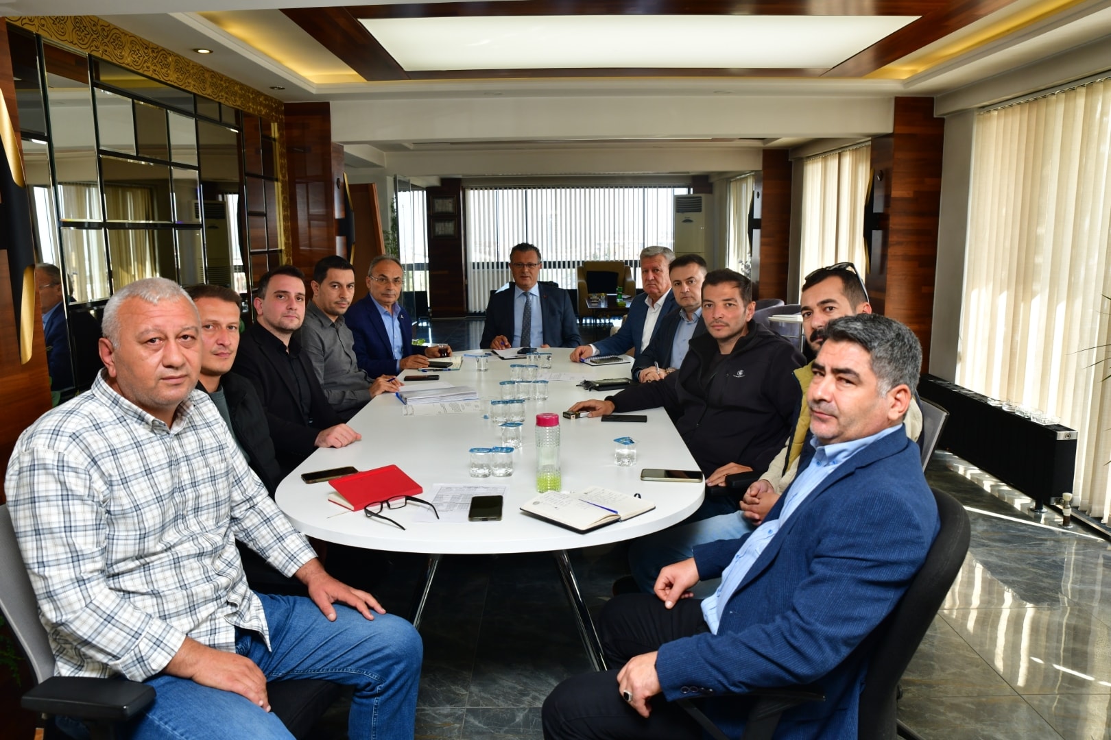 Başkan Yardımcılarımız ve Birim Müdürlerimizle Haftalık Olağan Toplantımızı Gerçekleştiriyoruz