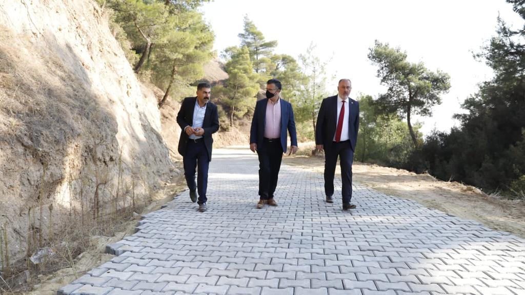 Başkan Yardımcım Halis Özcan ile birlikte, Evrenli Mahallemizdeki kilit parke döşeme çalışmalarını yerinde inceledik.EvrenliMahallemize hayırlı ve uğurlu olsun.
