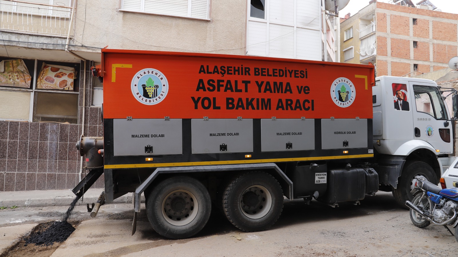 Belediye ekiplerimiz ilçemizin farklı noktalarında eş zamanlı çalışmalarını aralıksız sürdürüyor