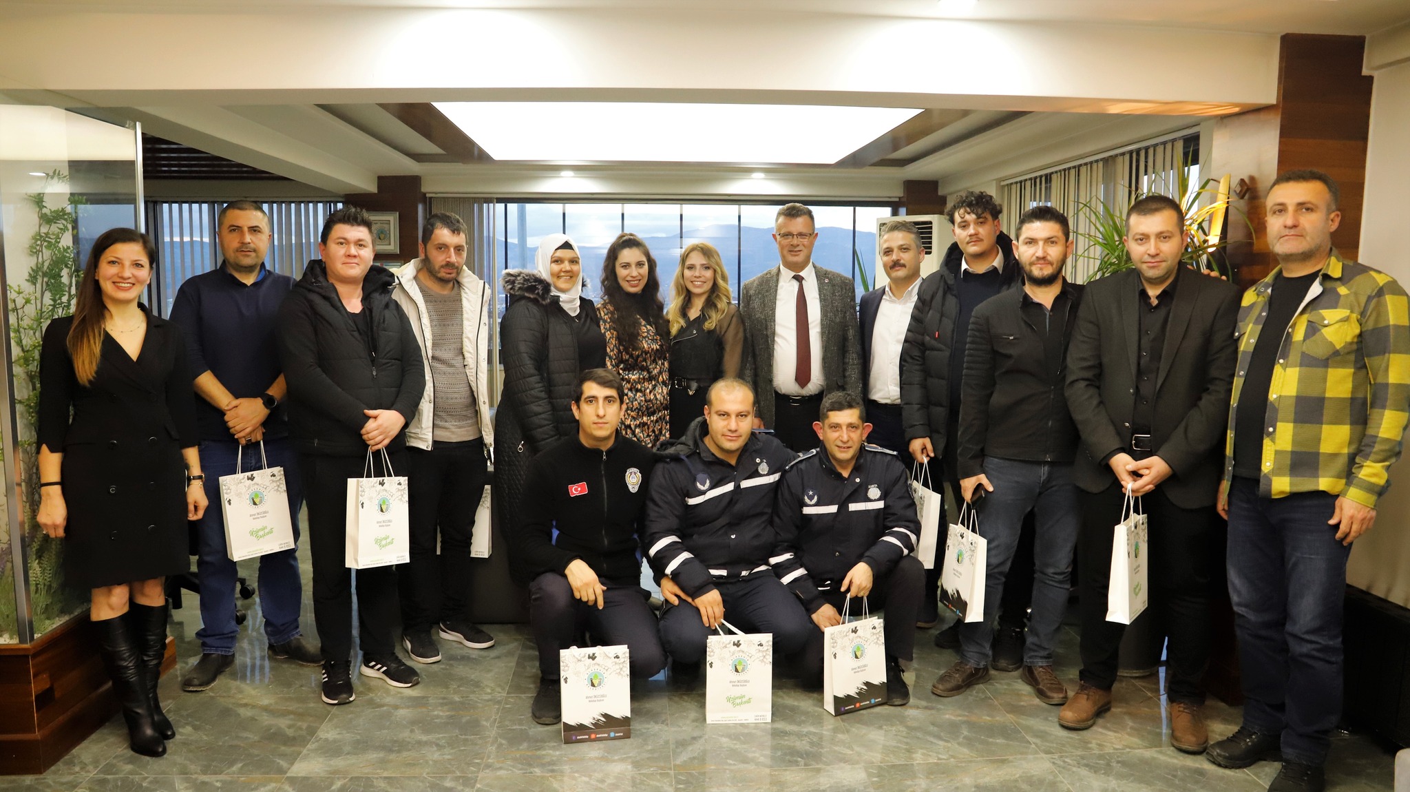 Belediye Personellerimizden Öğretmen olan mesai arkadaşlarımın 24 Kasım Öğretmenler Gününü kutladık...