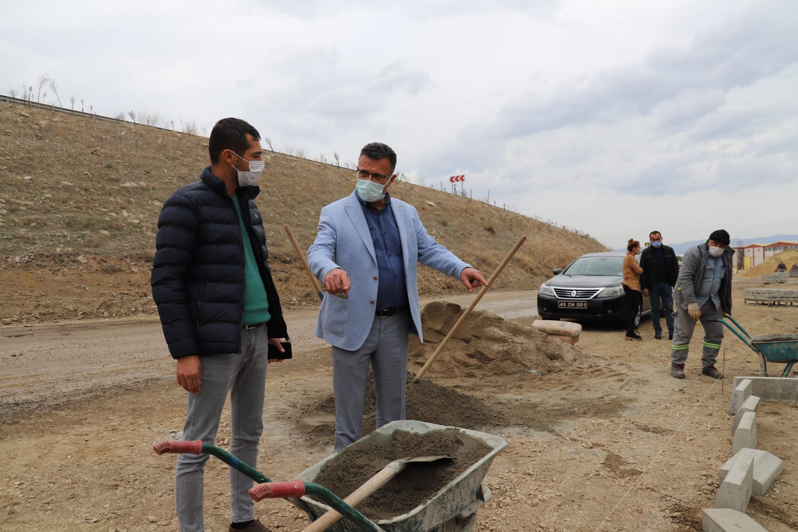 Belediye şantiyemiz çevresindeki çevre düzenlemesi çalışmalarını yerinde inceleyerek ekip arkadaşlarıma kolaylıklar diledik.