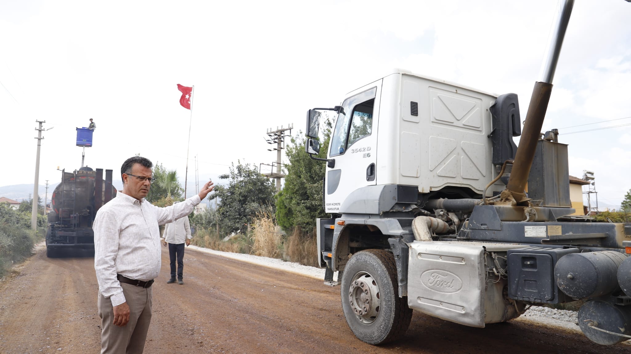 Çakırcaali Mahallemizde yapılan soğuk asfalt çalışmalarını yerinde inceliyoruz