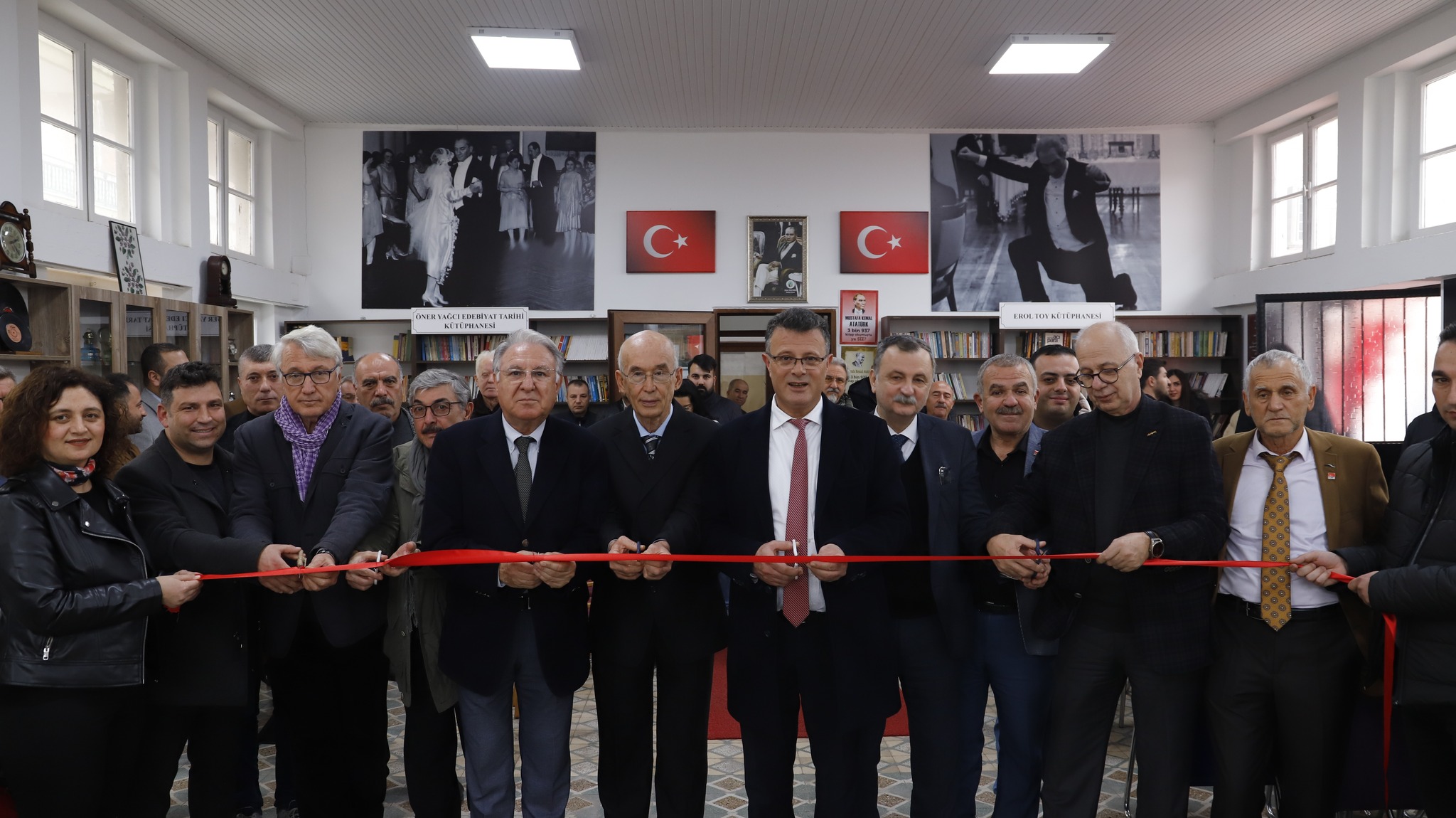 Çınar Altı Esnaf Çarşısında ( Eski Balık Pazarı) Feyza Hepçilingirler- Rasime Şeyhoğlu Aydınlanma Evi