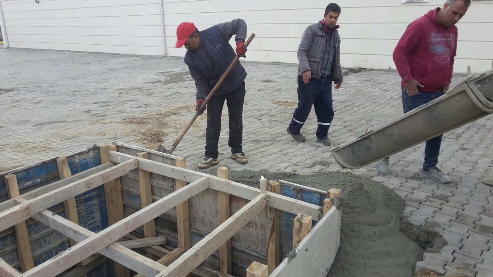 Delemenler Çok Amaçlı Salonda Çalışmalar Devam Ediyor