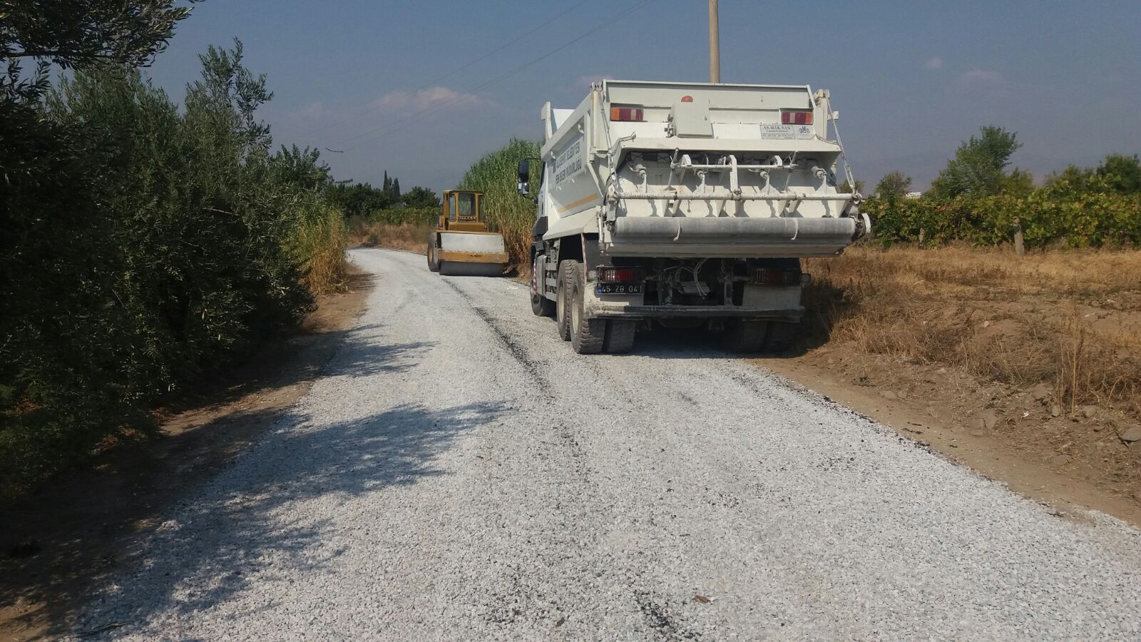 Delemenler  Mahallesinde Sathi Kaplama Çalışmaları Başladı