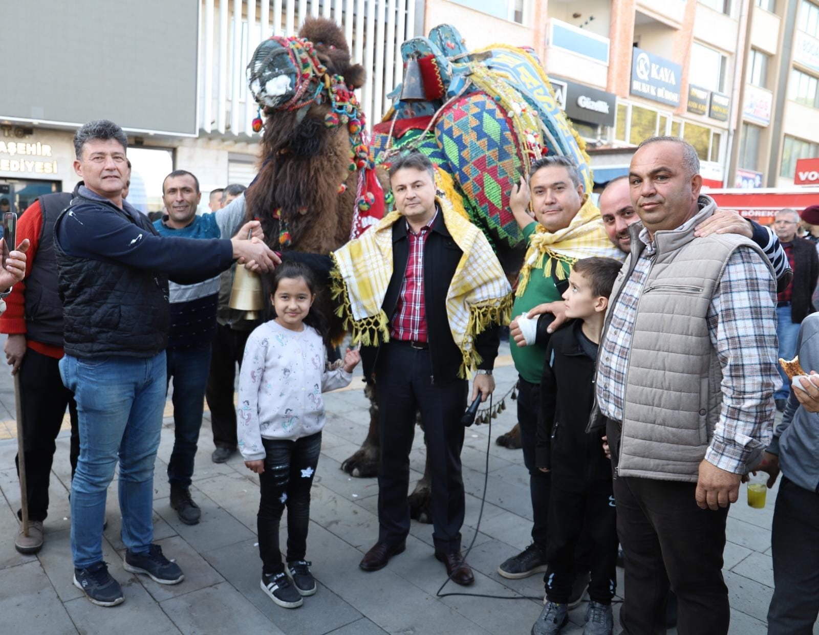 En güzel deve yarışması renkli görüntülere sahne oldu.