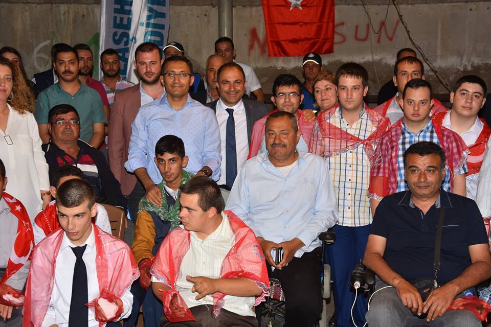 Engelli gençler doyasıya eğlendi