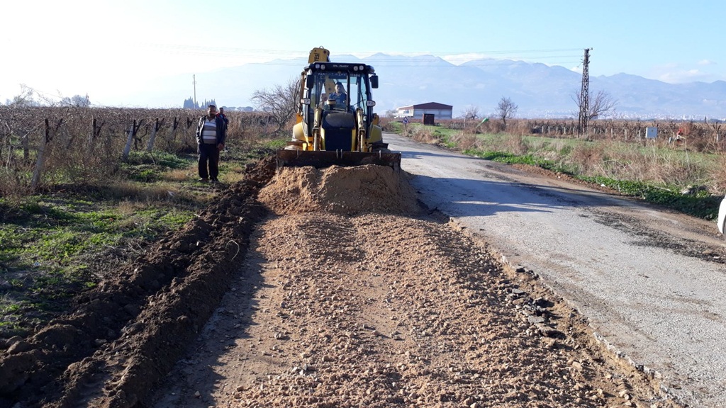 Fen İşleri Çalışıyor Yollar Yenileniyor