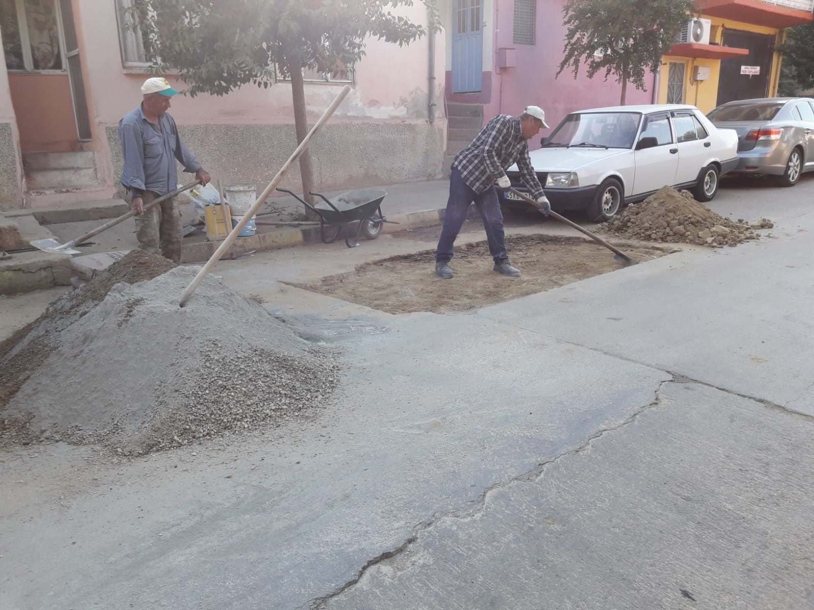 Fen İşleri Ekiplerimiz 4 Koldan Çalışmalarına Devam Ediyor