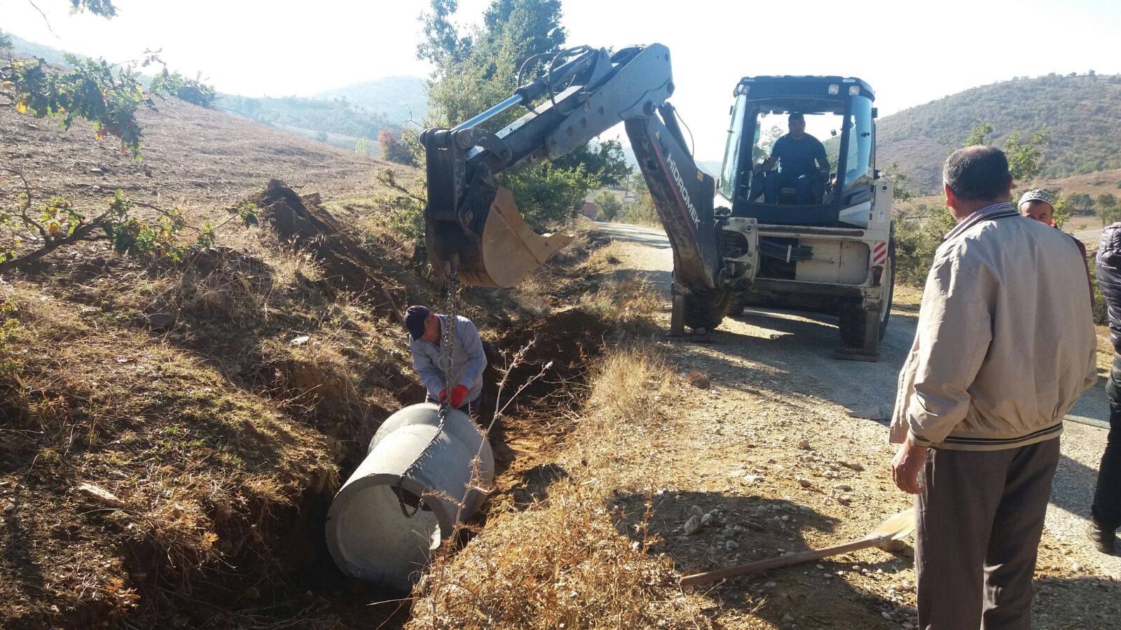 Fen İşleri Ekiplerimiz Serinyayla Mahallesinde 
