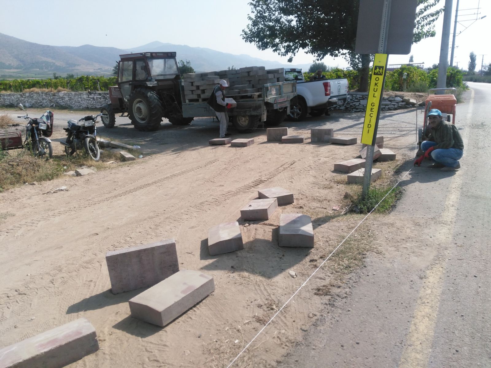 Fen İşleri Işıklar Mahallesinde Park ve Yeşil Alan Çalışmalarına Devam Ediyor